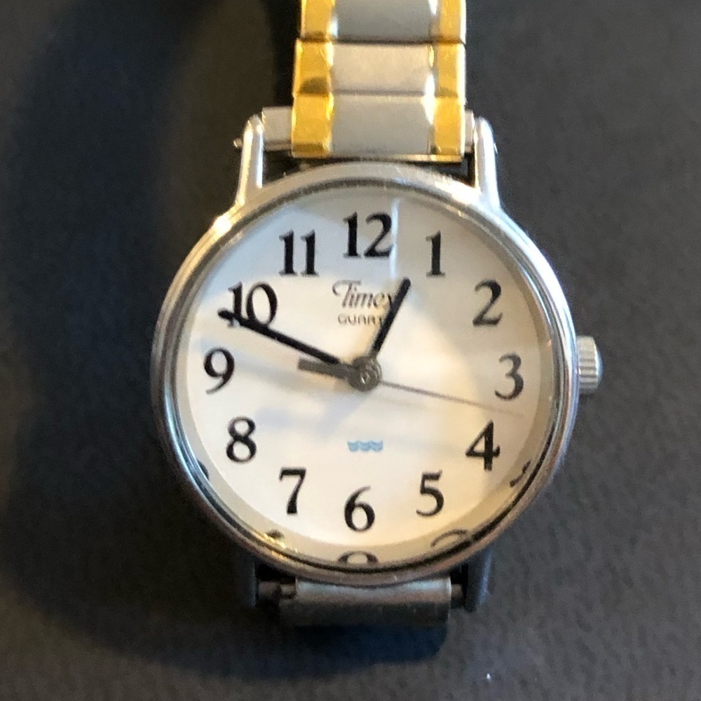Vintage Women’s Timex Two Tone casual expansion band watch.